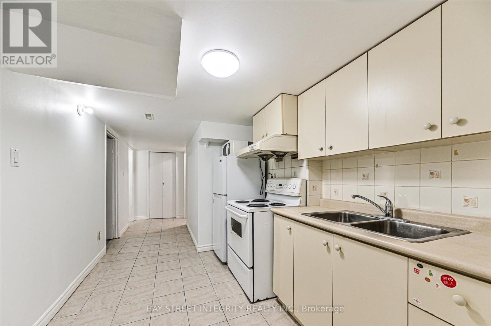 15 HUNTSMILL BOULEVARD - 23