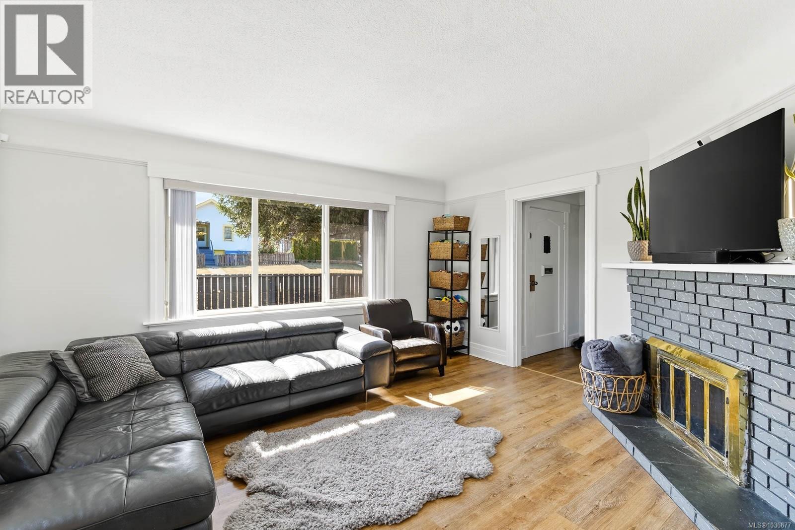 4703 Strathern St - 11