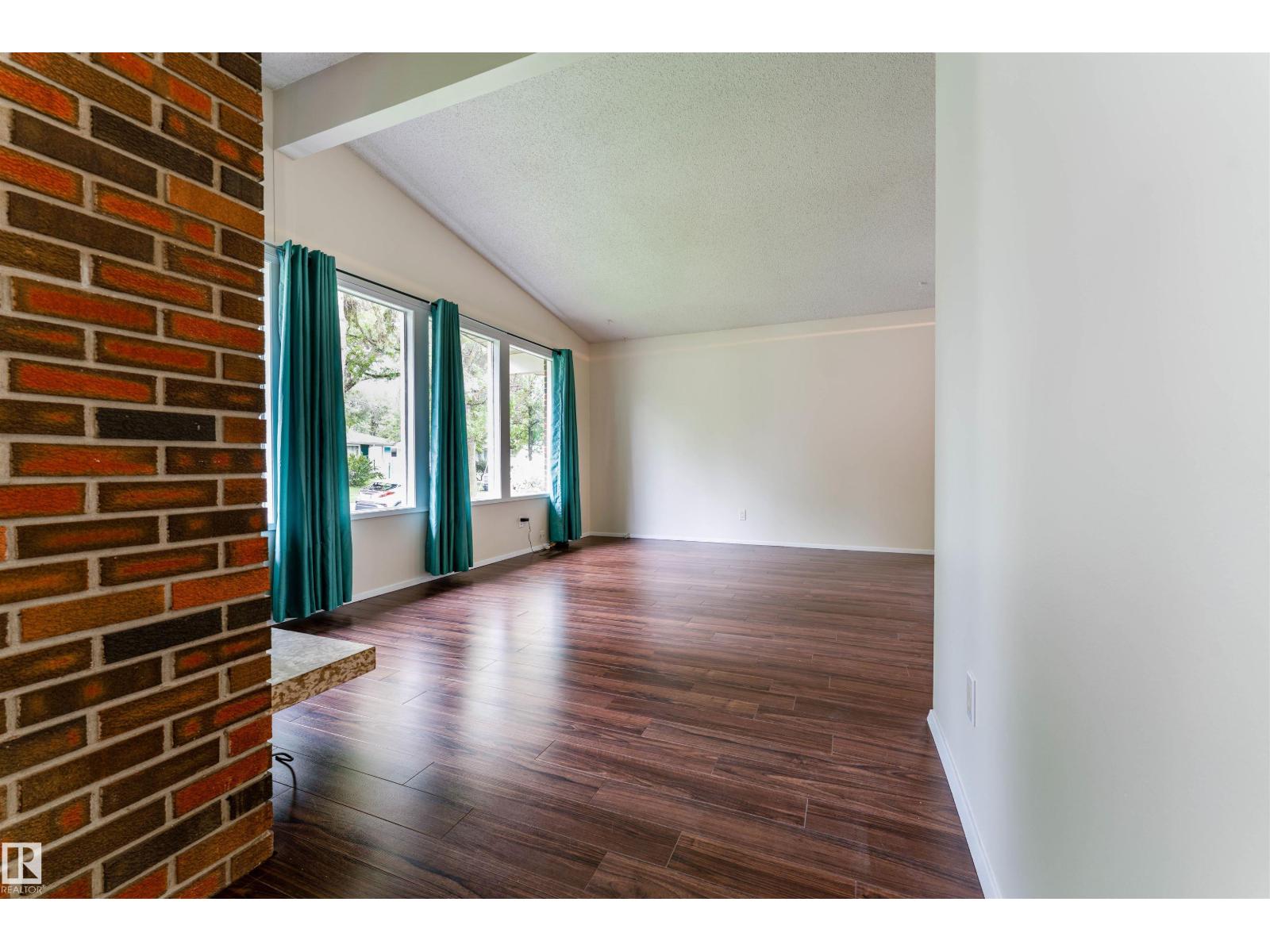 60 Fenwick CR — photo 14