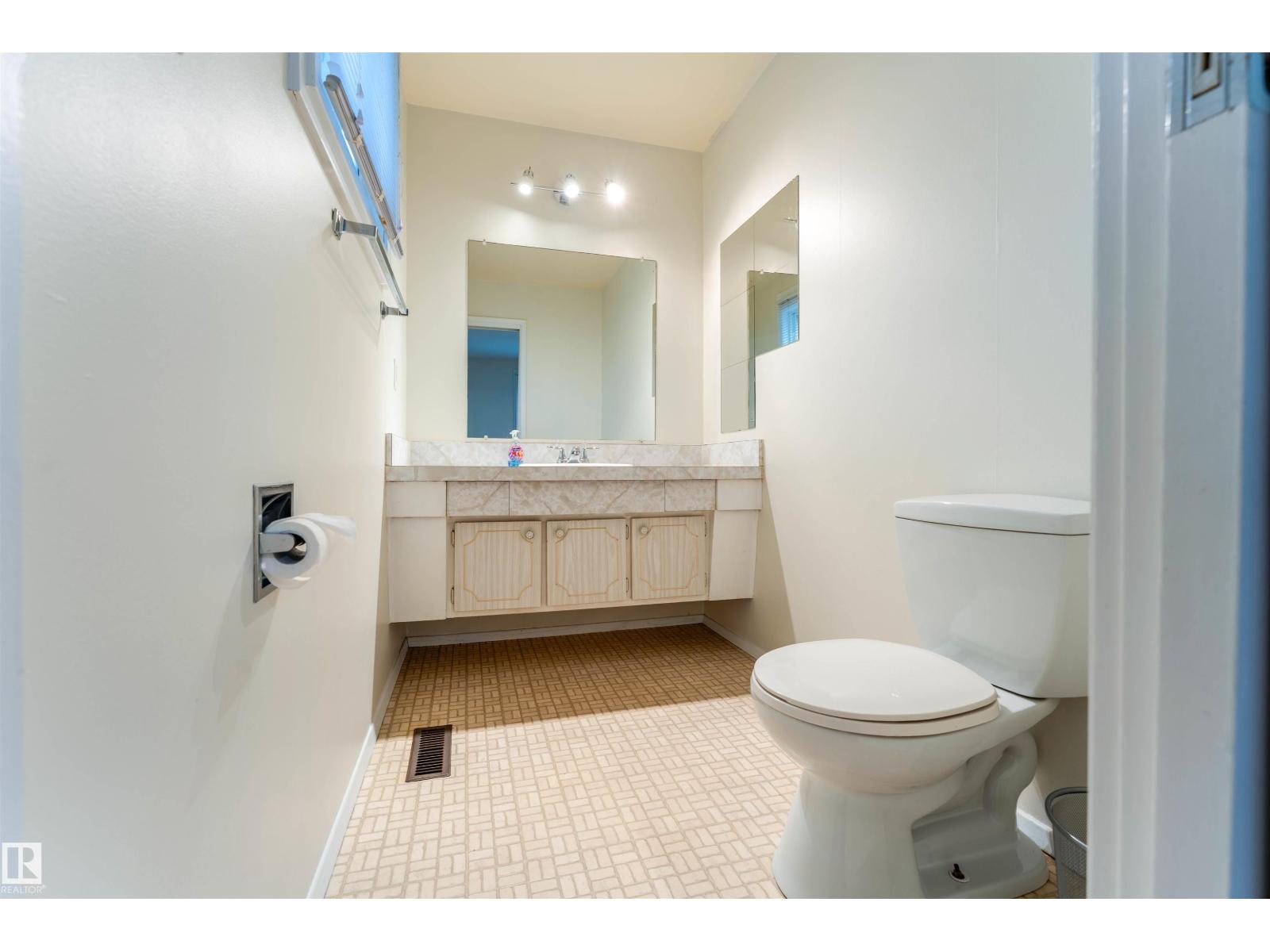 60 Fenwick CR — photo 18