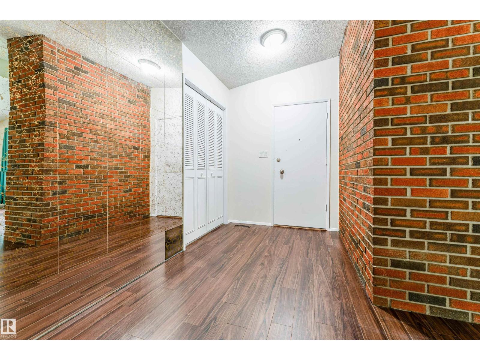 60 Fenwick CR - photo 2