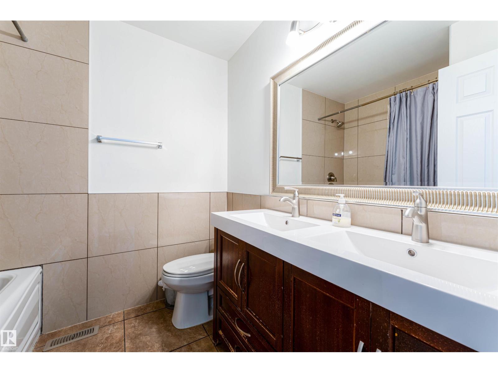 60 Fenwick CR — photo 24