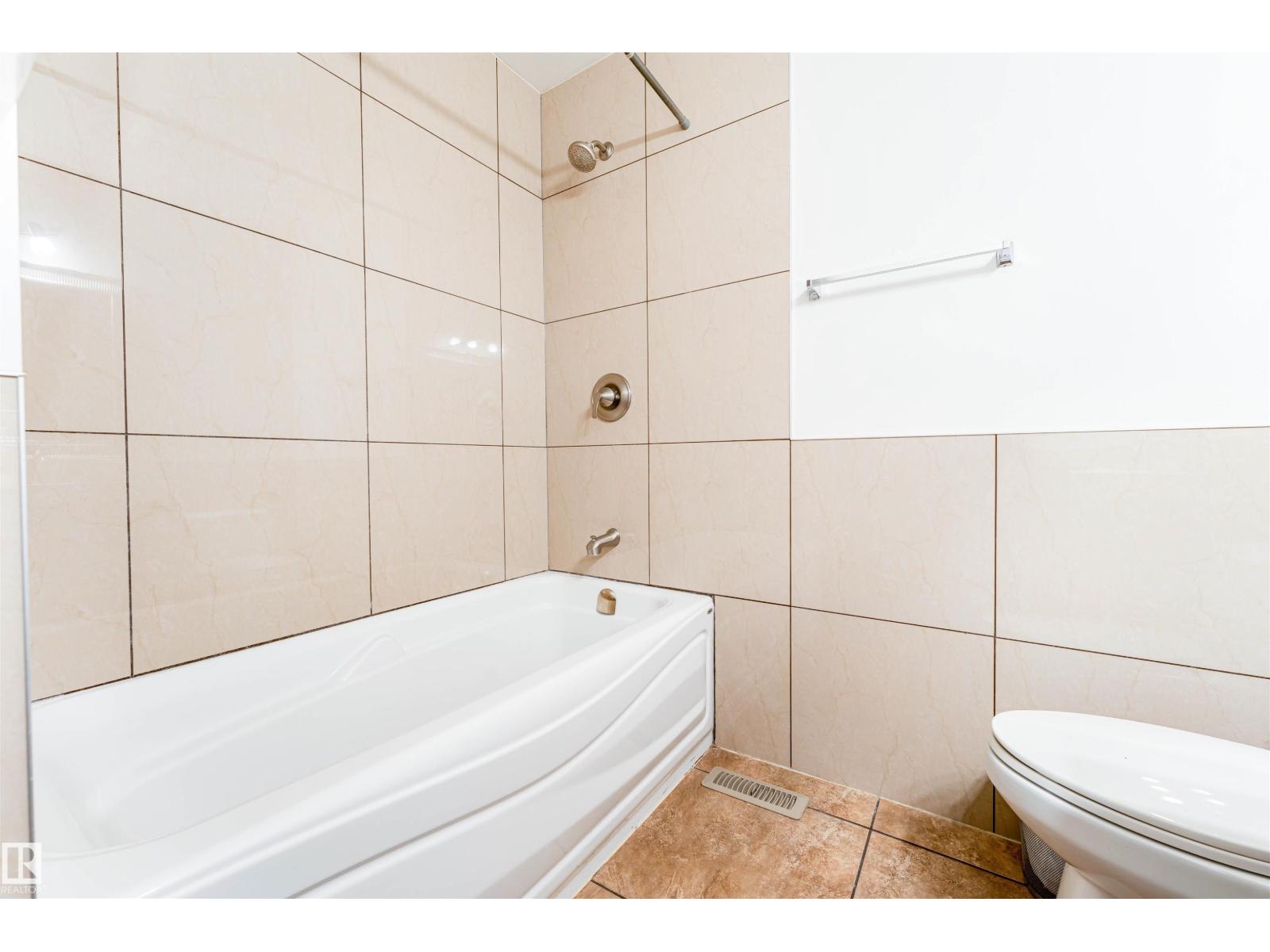60 Fenwick CR — photo 25