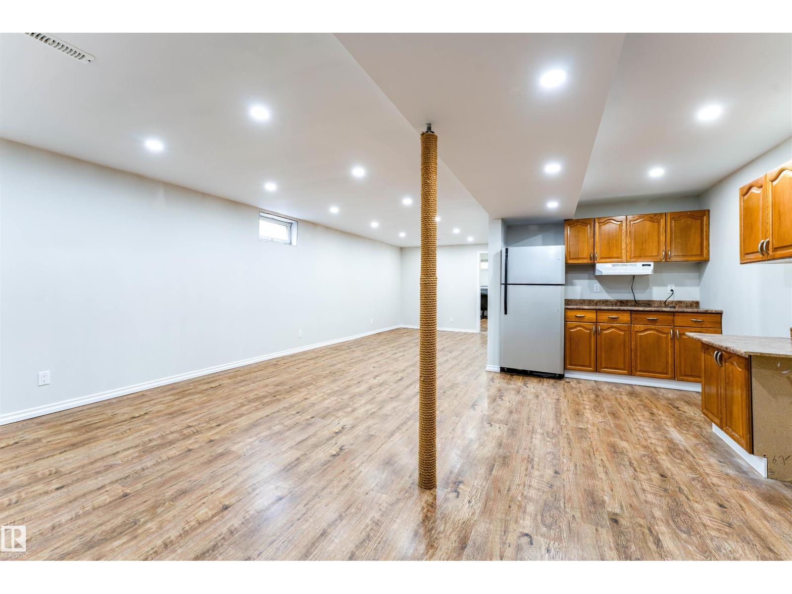 60 Fenwick CR — photo 26