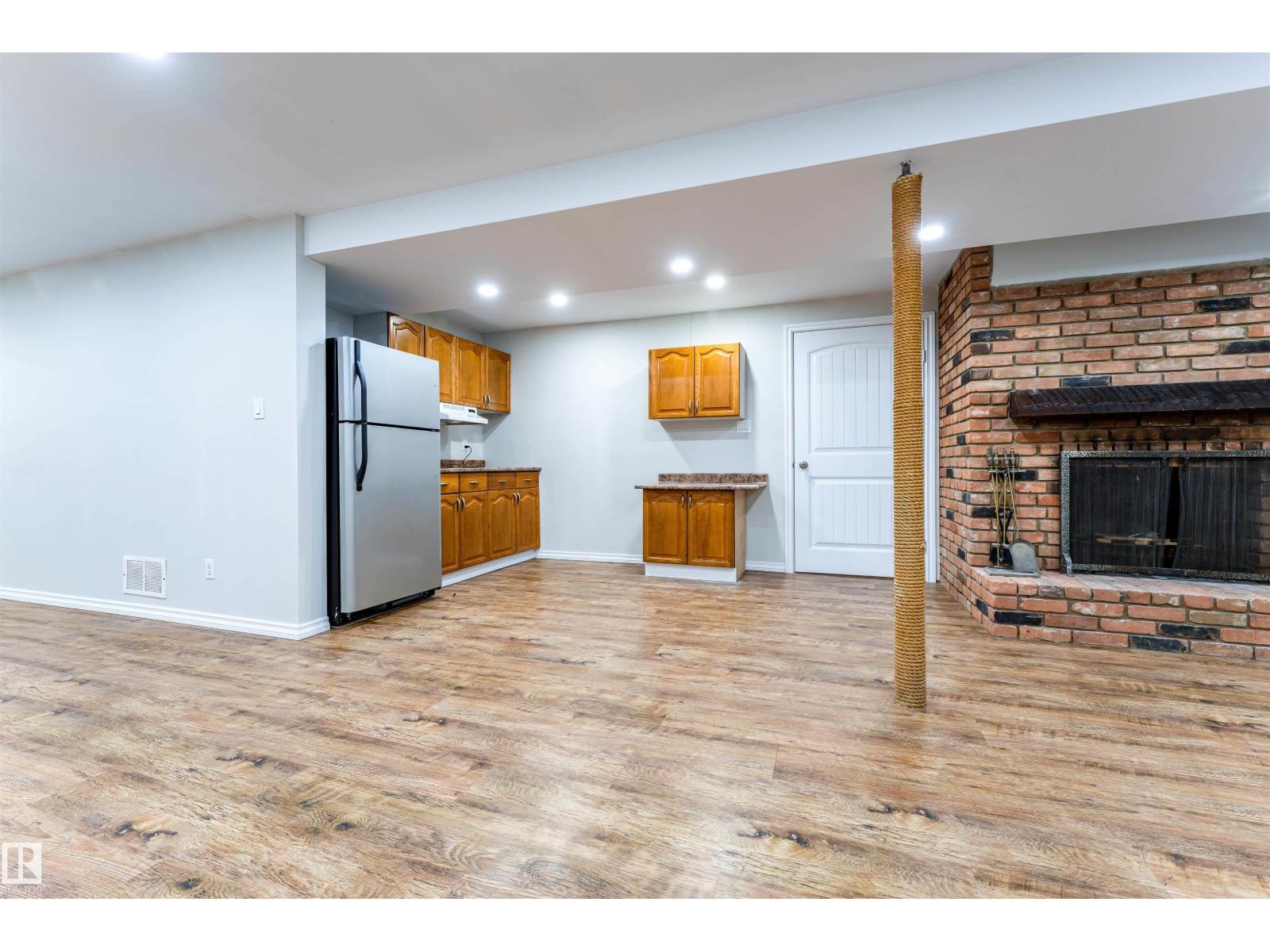 60 Fenwick CR — photo 27