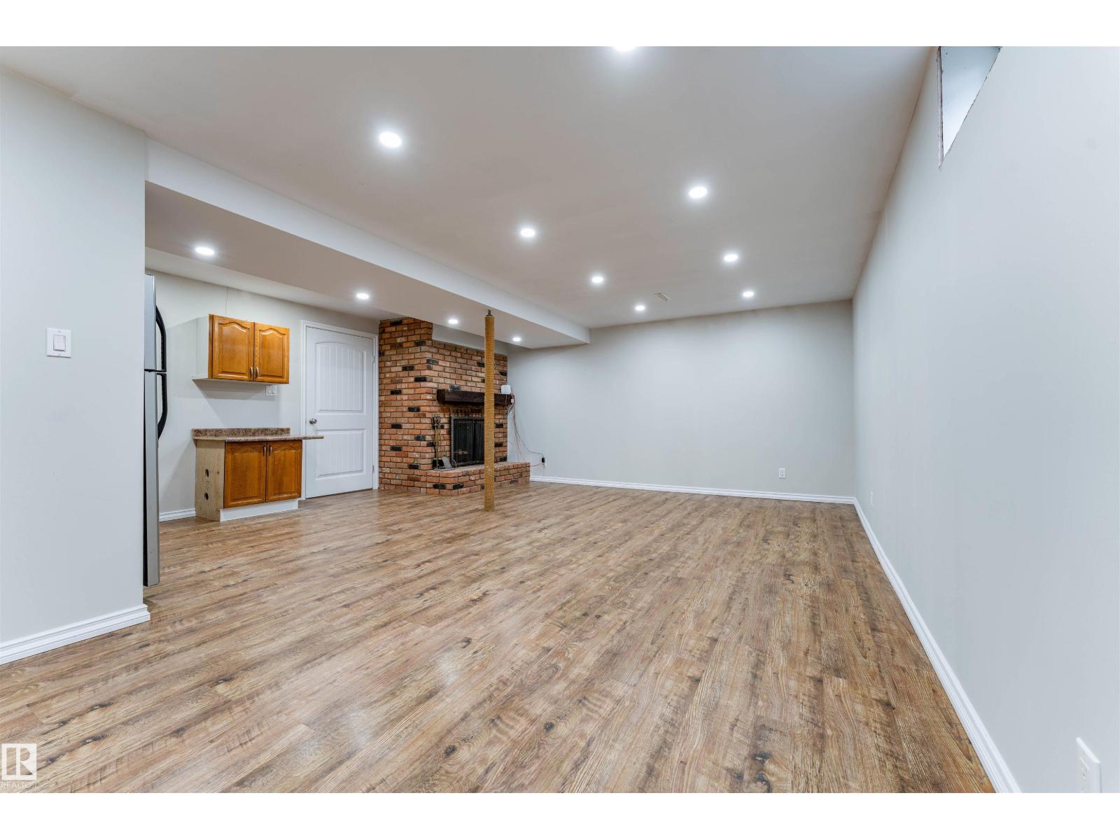 60 Fenwick CR — photo 28