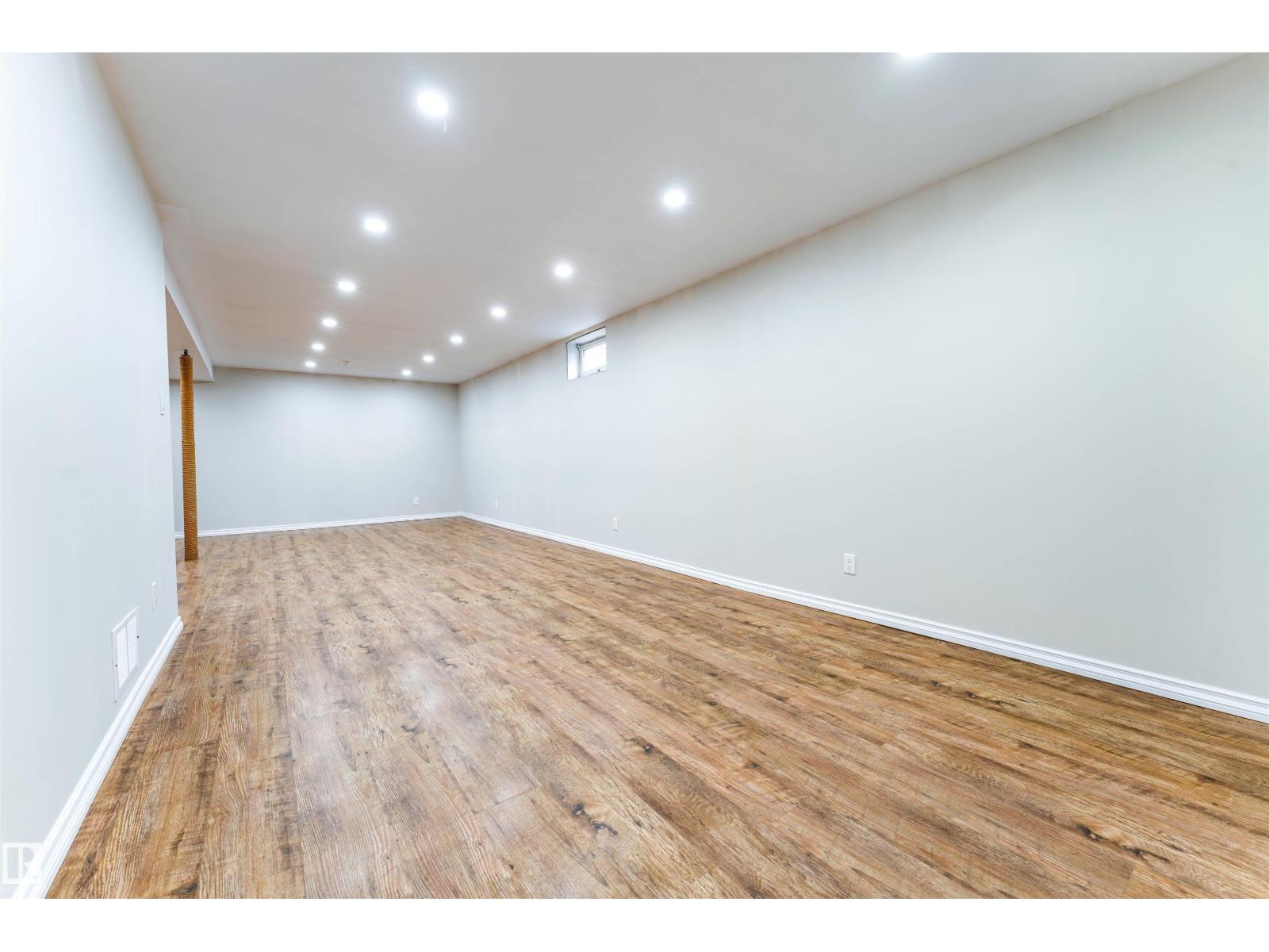 60 Fenwick CR — photo 29