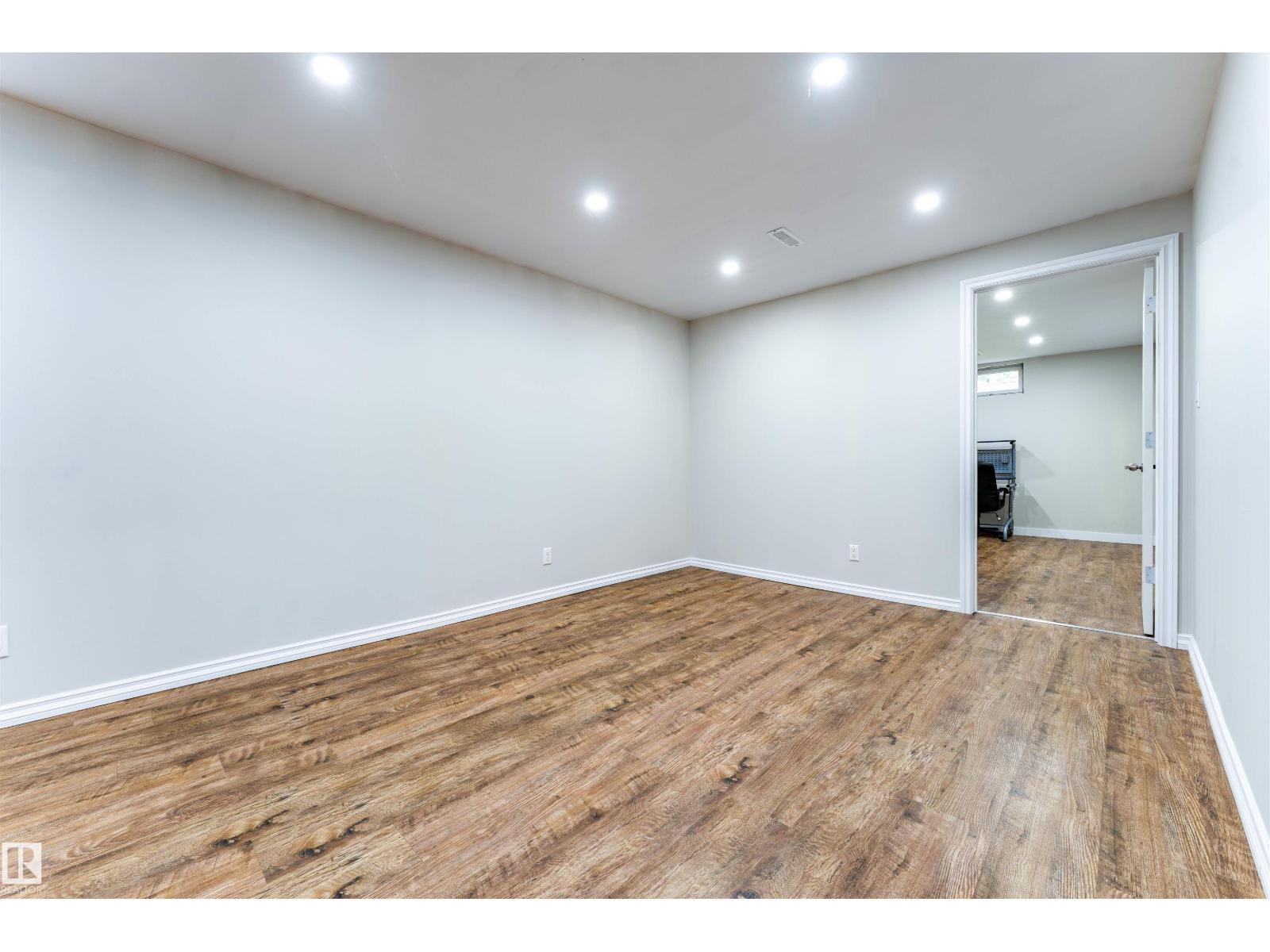 60 Fenwick CR — photo 30