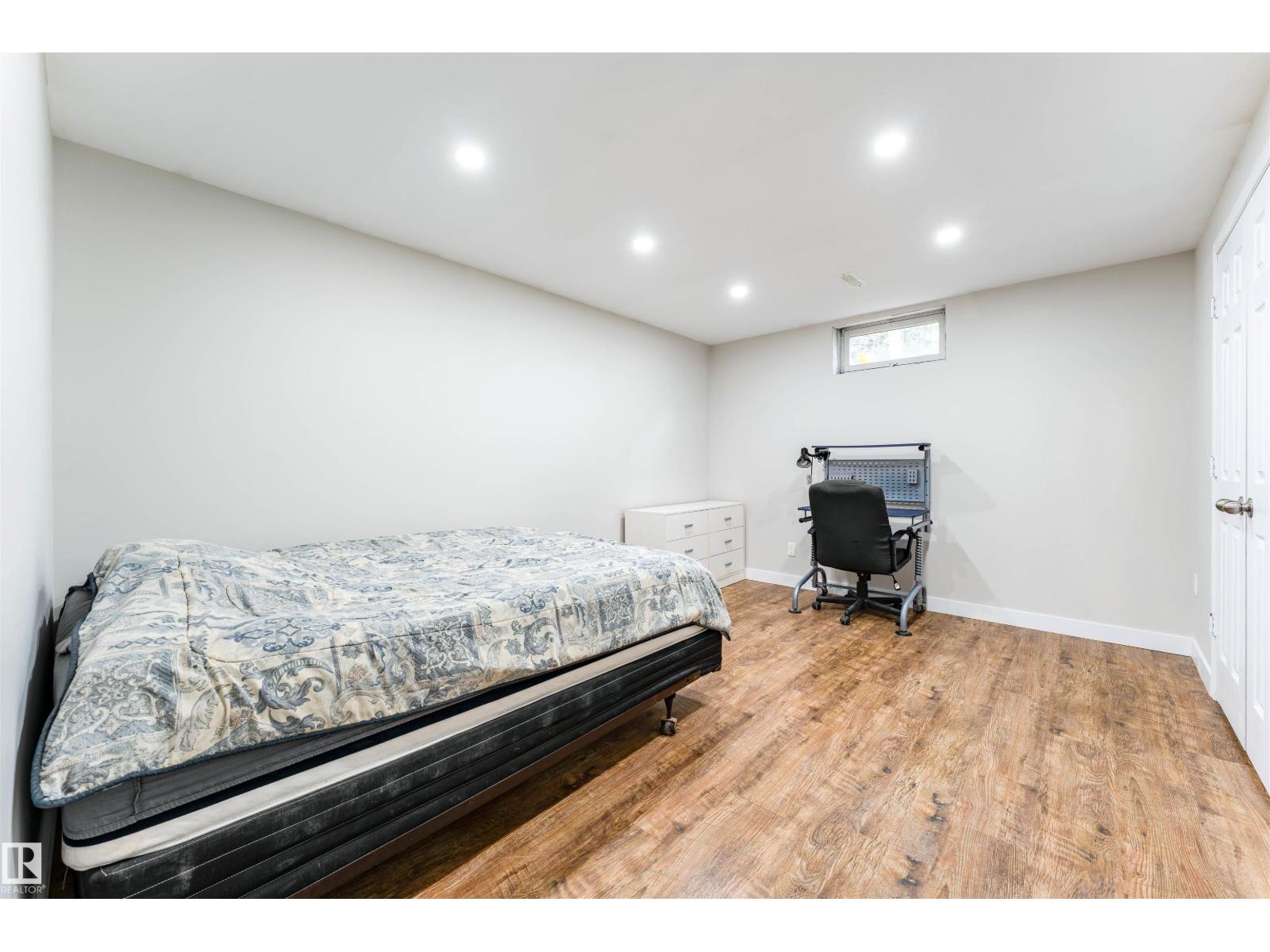 60 Fenwick CR — photo 31