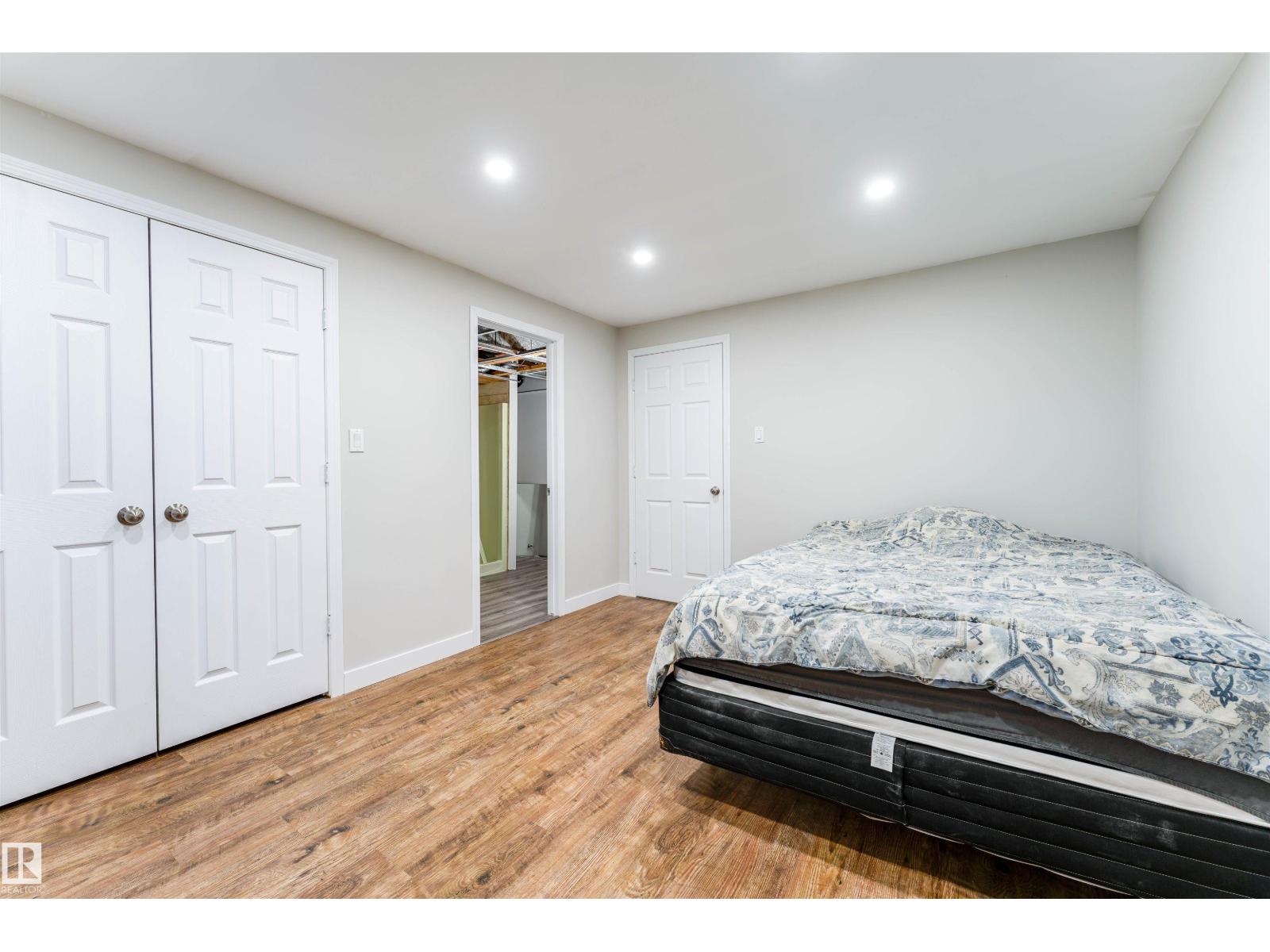 60 Fenwick CR — photo 33