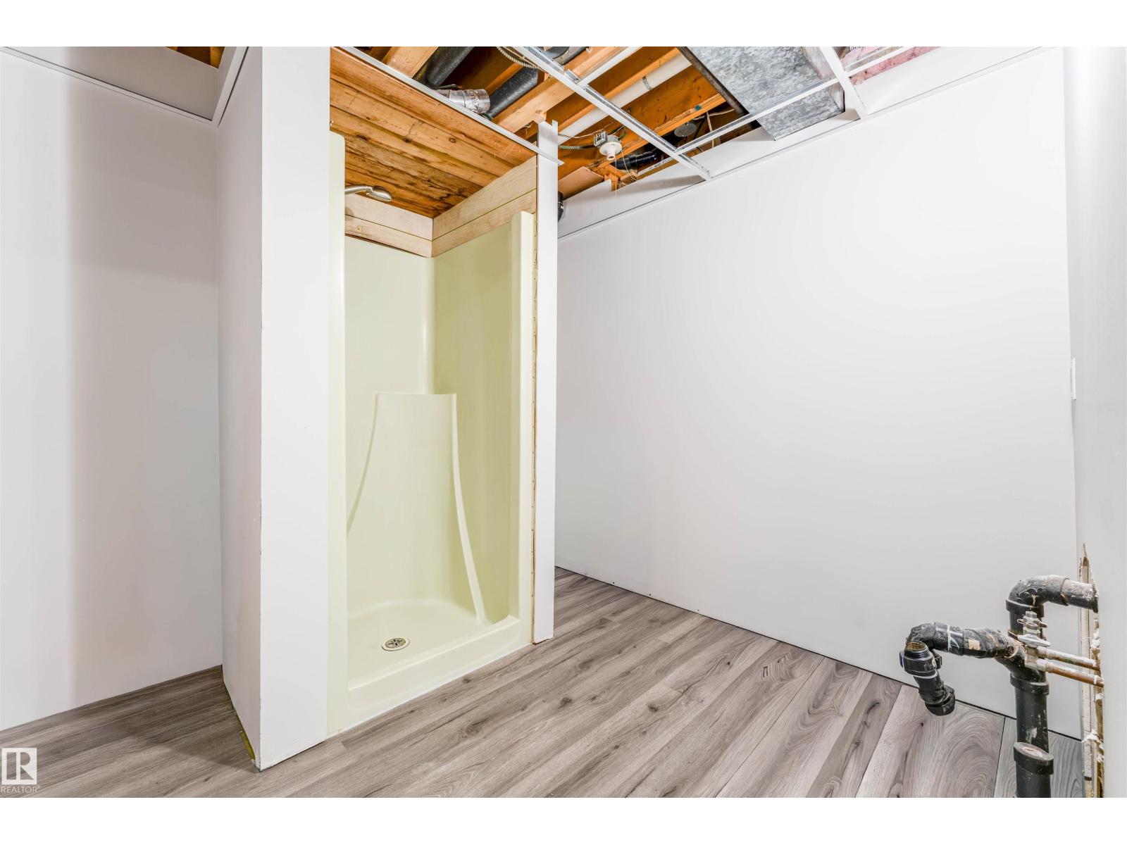 60 Fenwick CR — photo 35