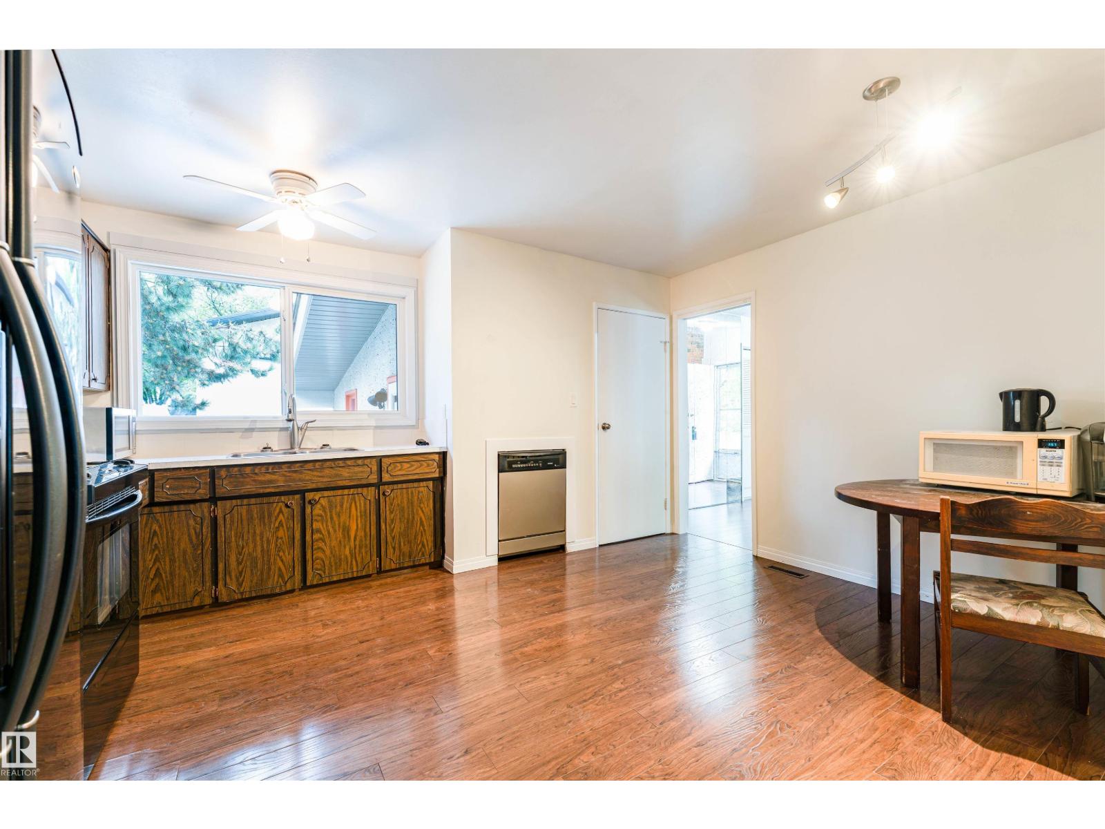 60 Fenwick CR - photo 4