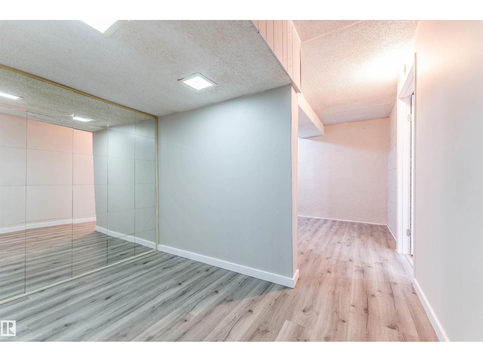 60 Fenwick CR — photo 40