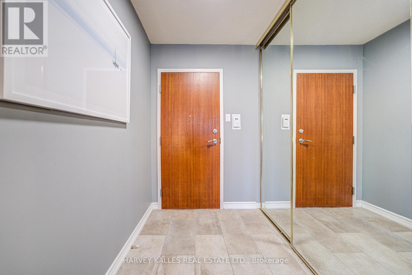 #212 120 PROMENADE CIRCLE - 10