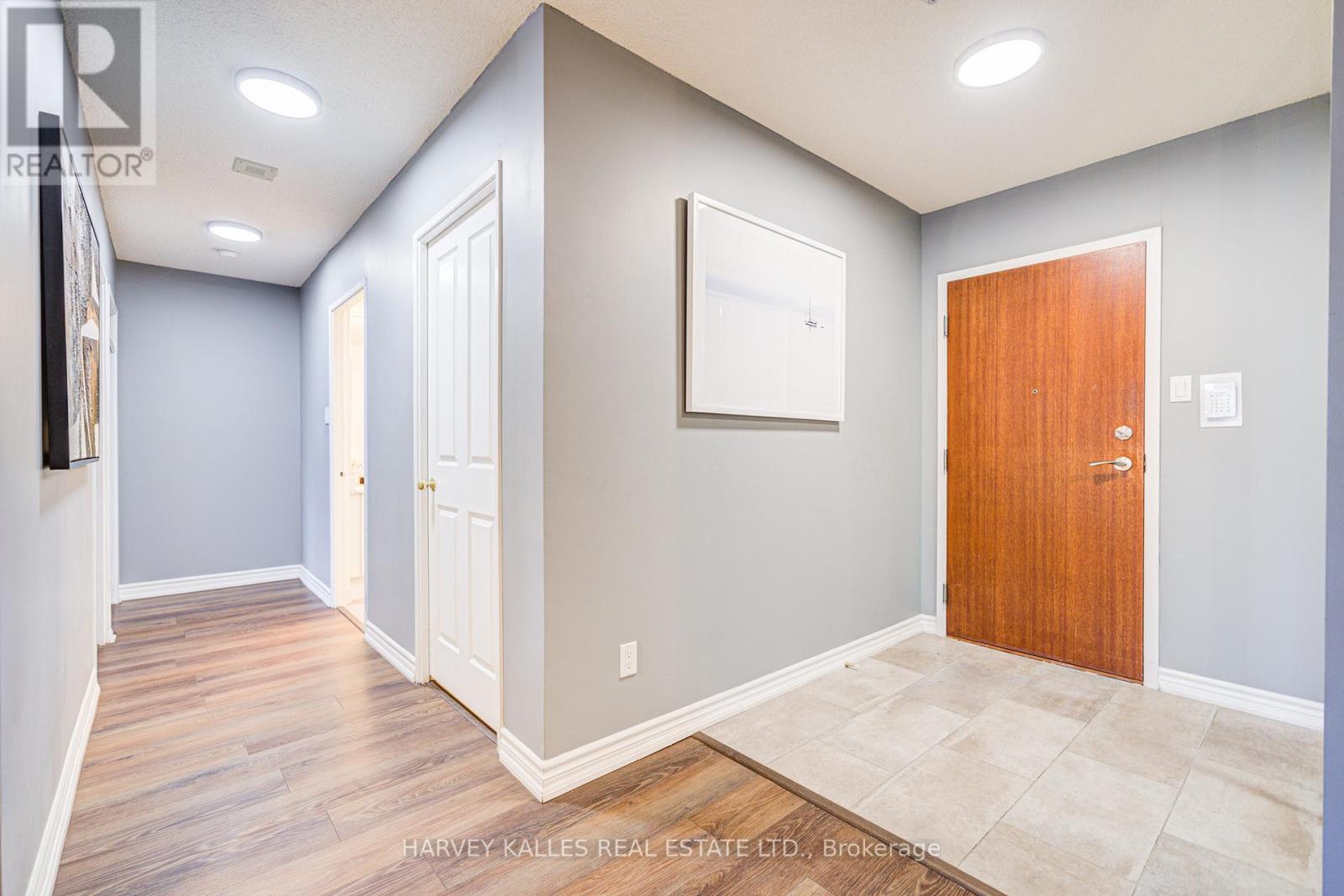 #212 120 PROMENADE CIRCLE - 27