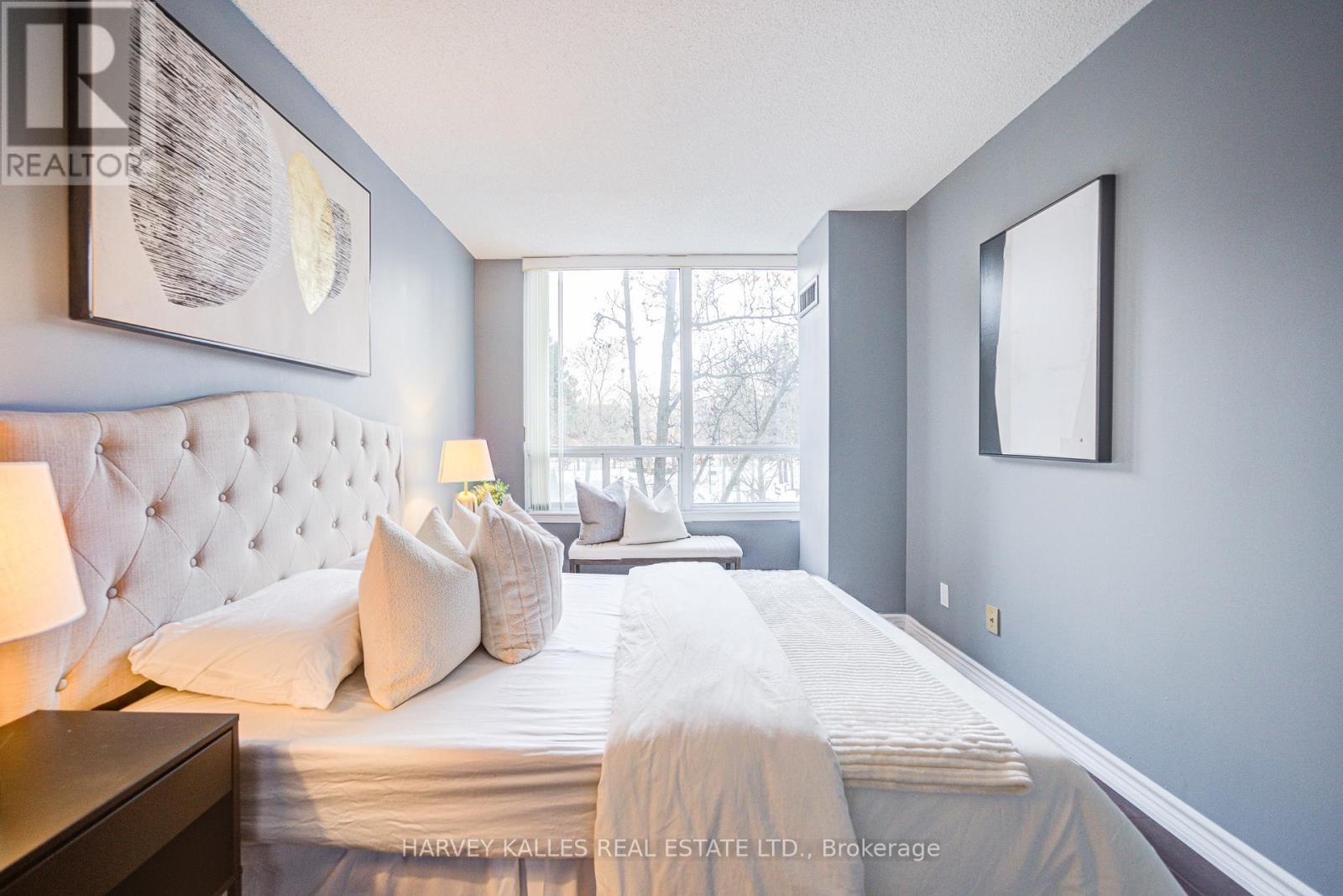 #212 120 PROMENADE CIRCLE - 32
