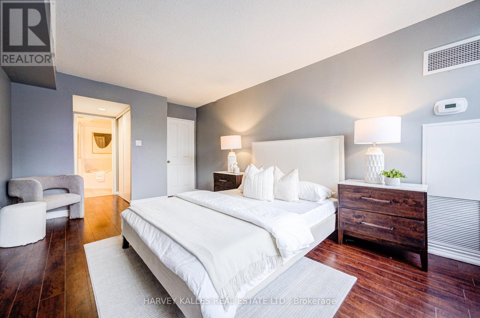 #212 120 PROMENADE CIRCLE - 35