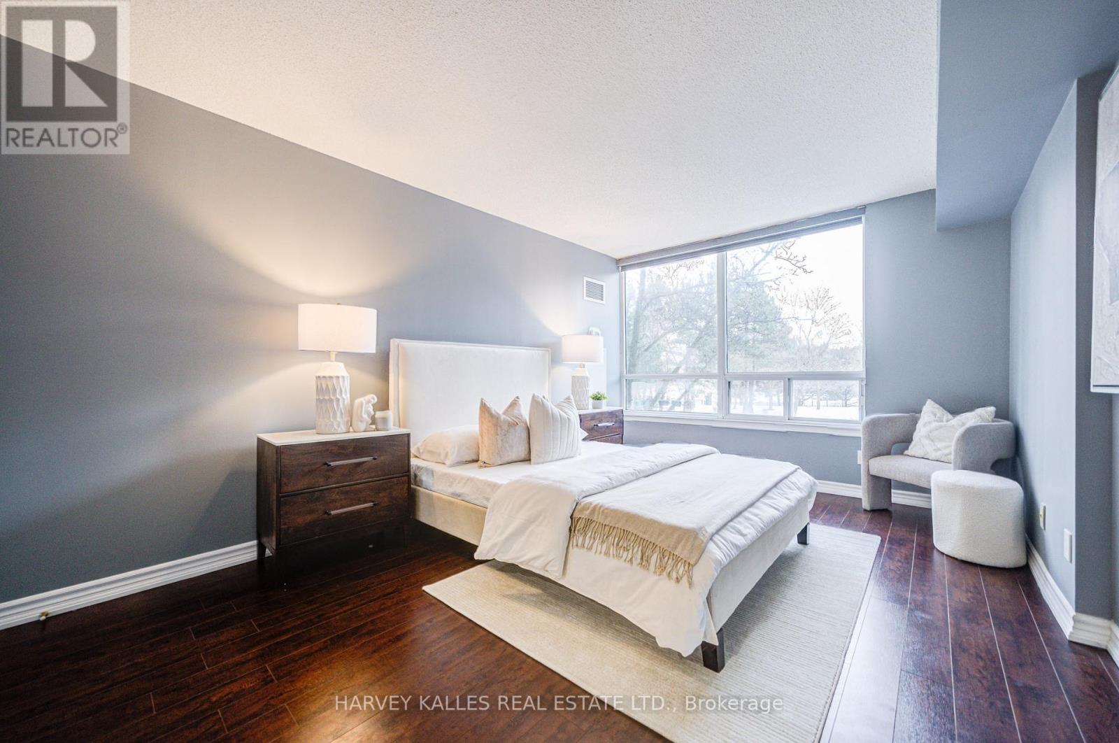 #212 120 PROMENADE CIRCLE - 36