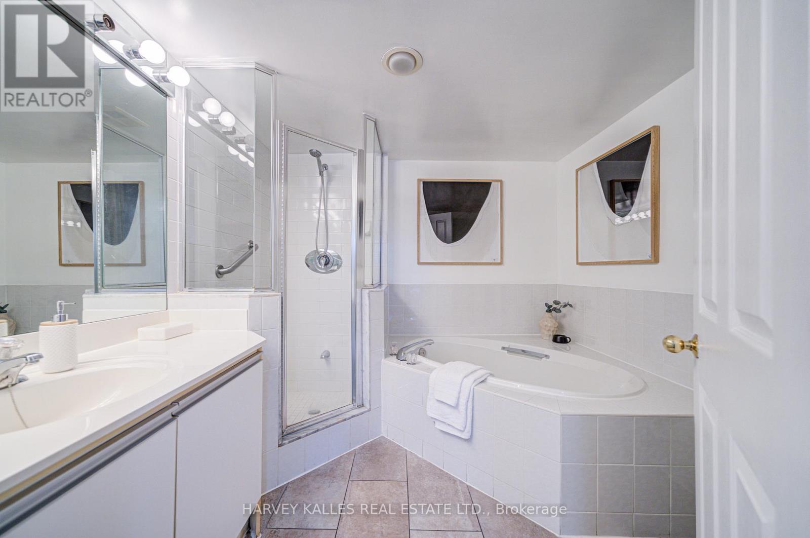 #212 120 PROMENADE CIRCLE - 37