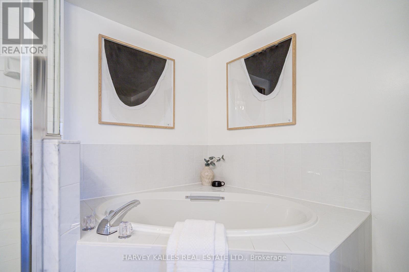 #212 120 PROMENADE CIRCLE - 38