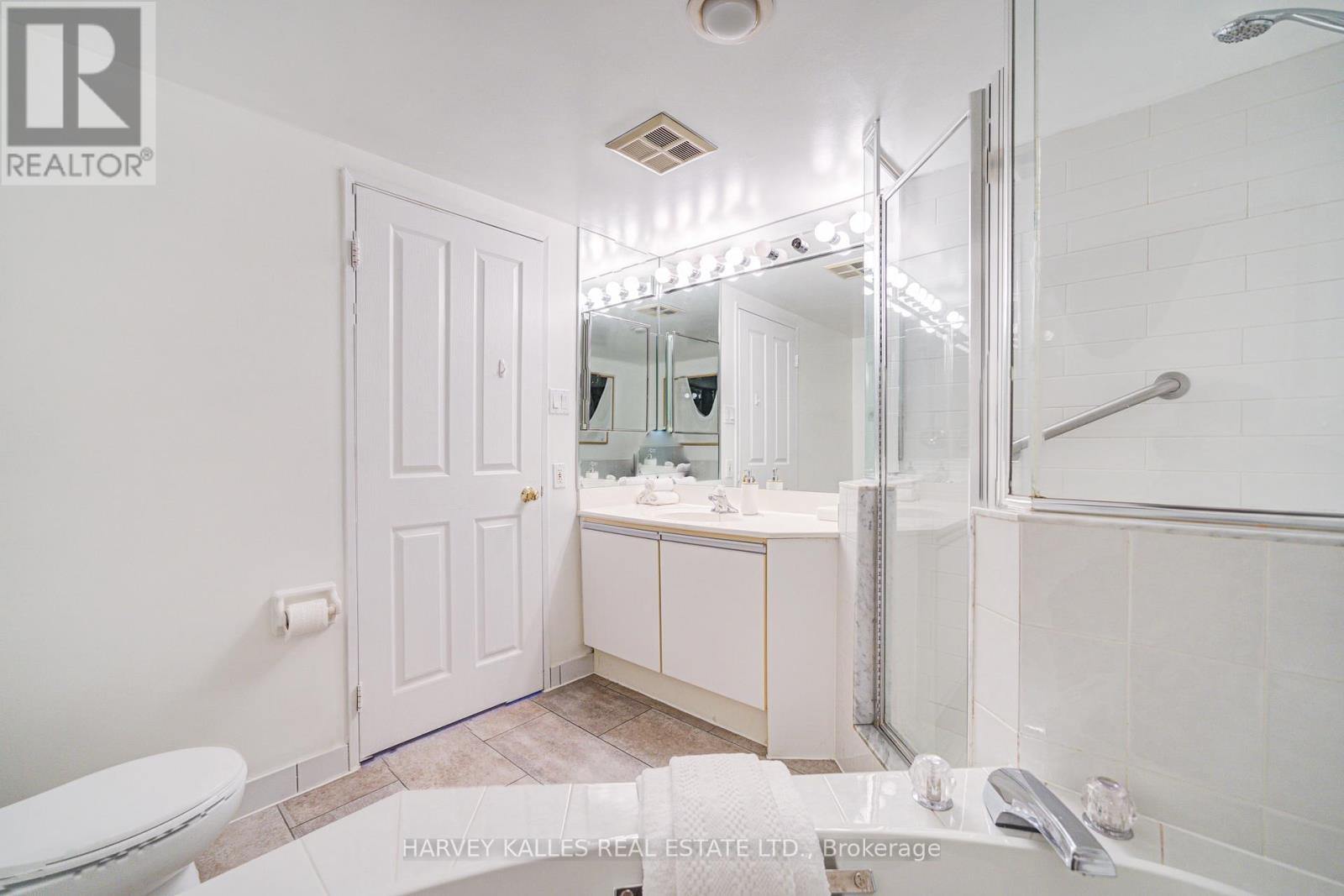 #212 120 PROMENADE CIRCLE - 40
