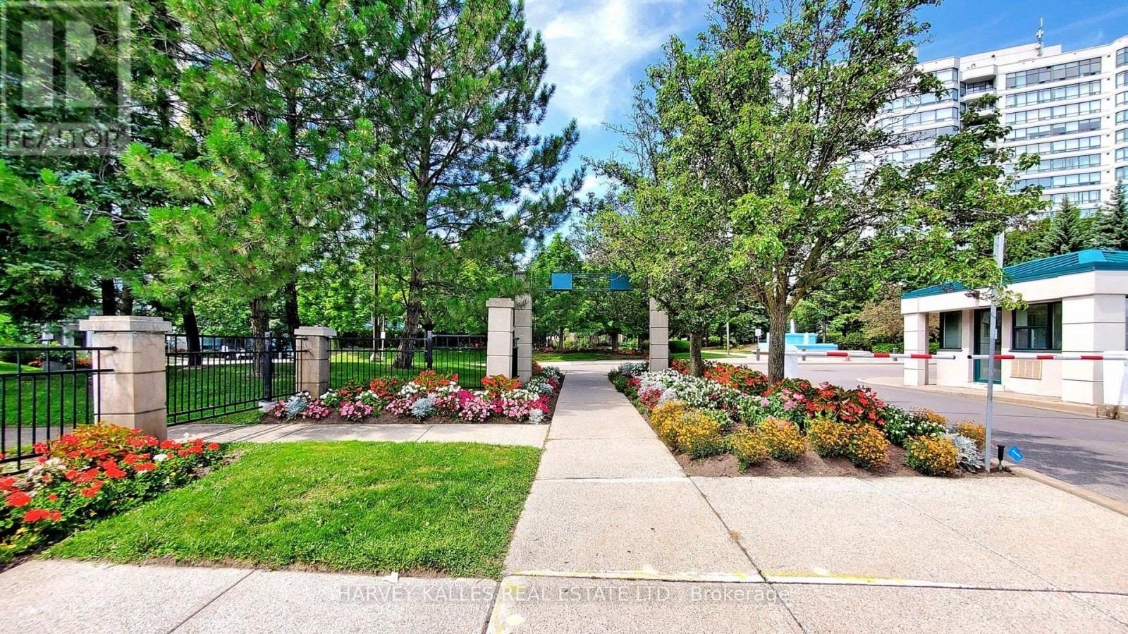 #212 120 PROMENADE CIRCLE - 44