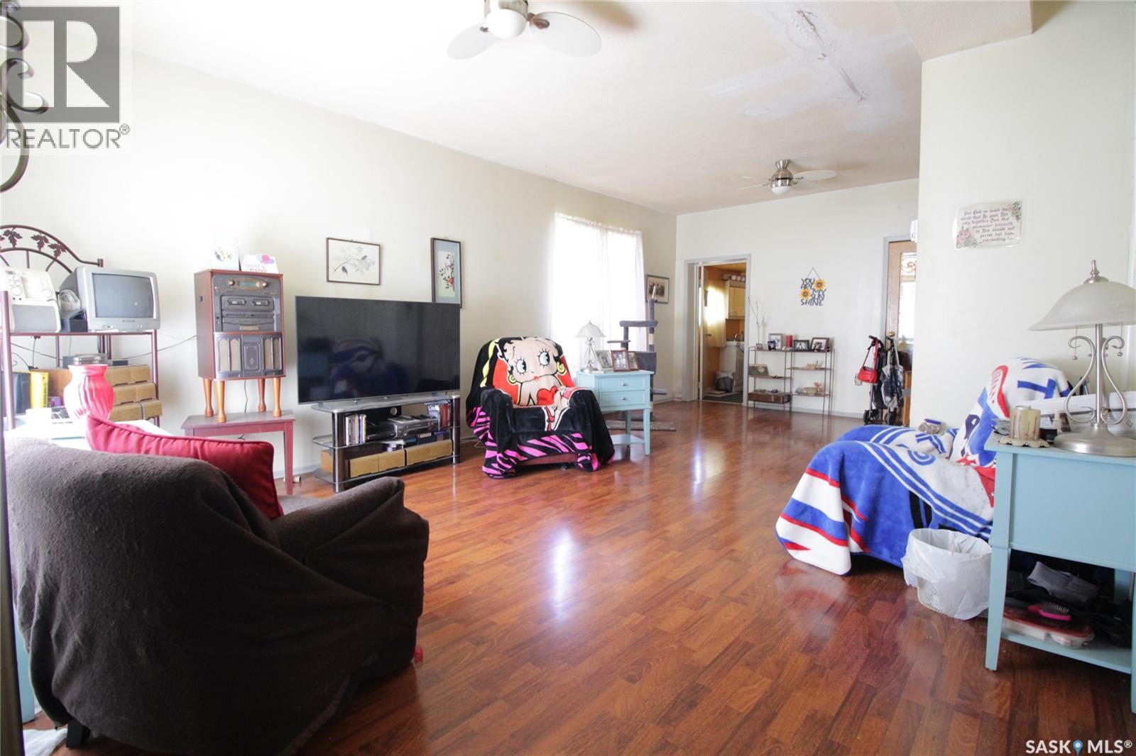 610 Broadway AVENUE — photo 10