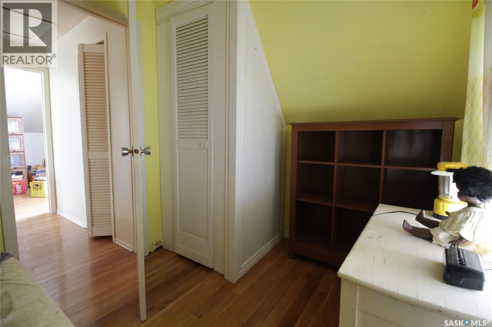 610 Broadway AVENUE — photo 16