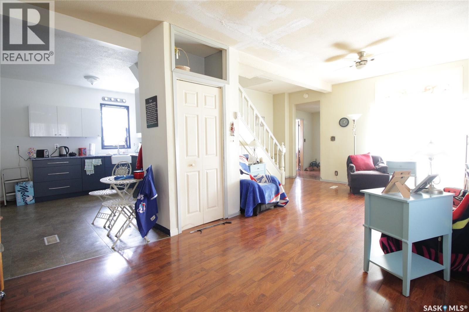 610 Broadway AVENUE — photo 9