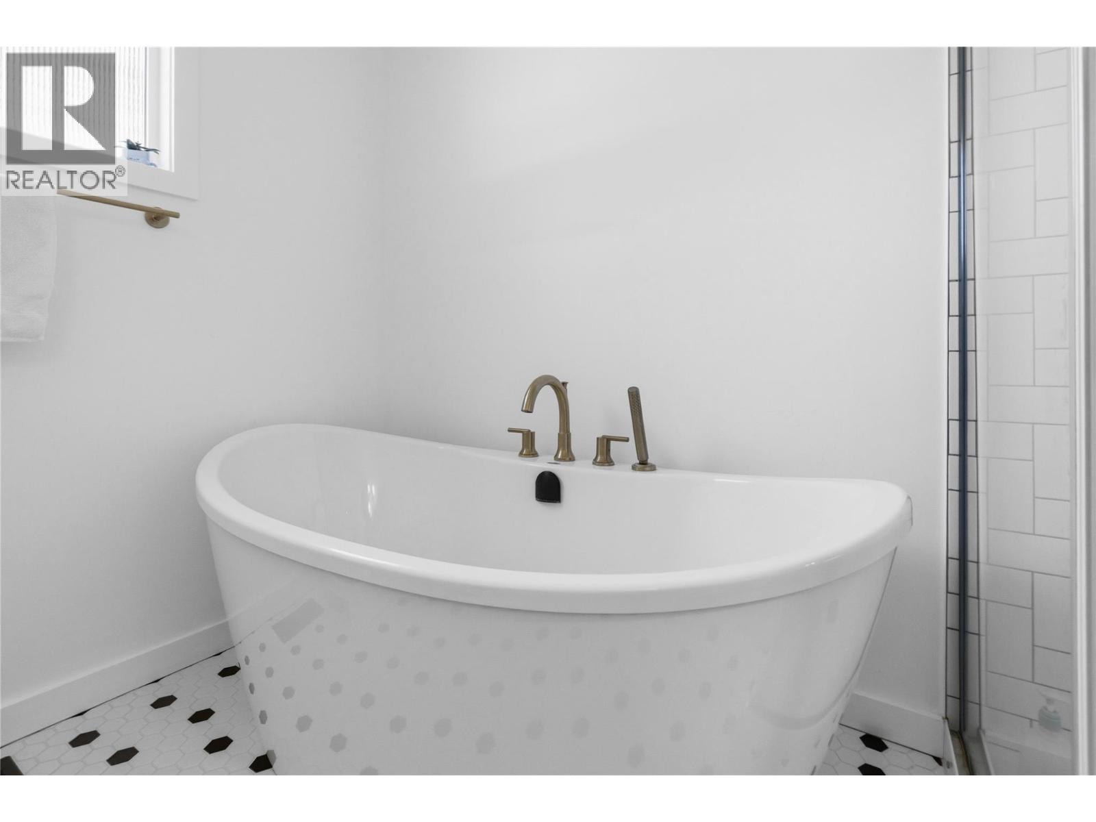 199 Lakehill Road - 34