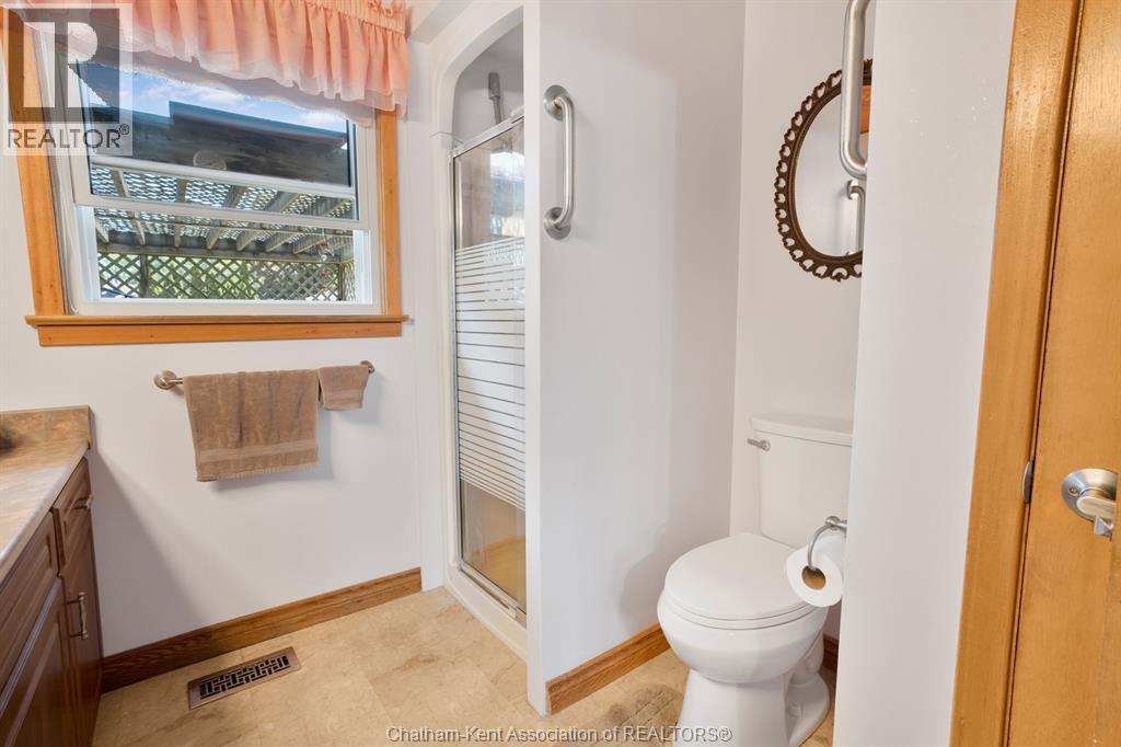 18 WOODLAND AVENUE - 16