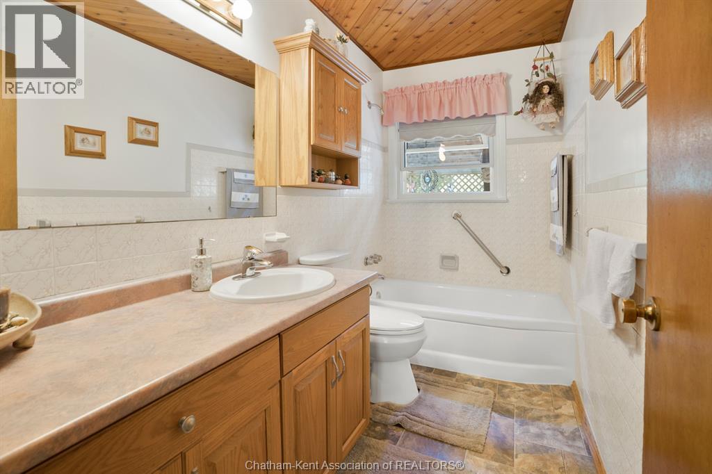 18 WOODLAND AVENUE - 25