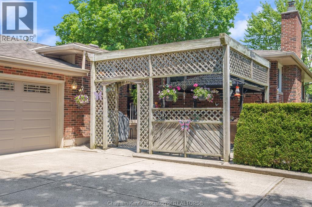 18 WOODLAND AVENUE - 12