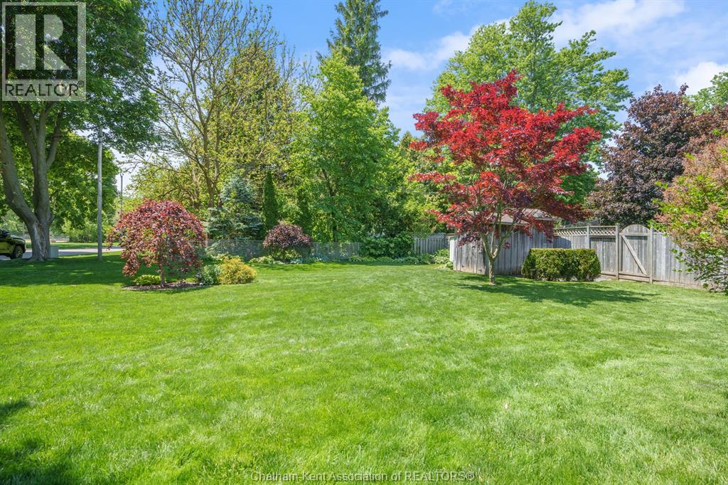 18 WOODLAND AVENUE - 48