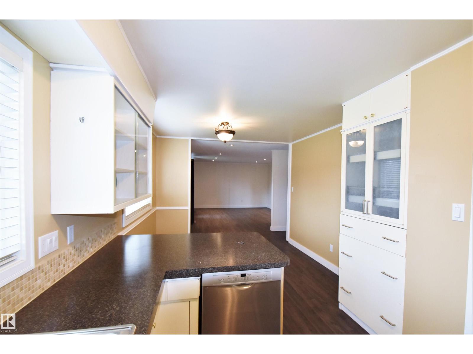 5114 44 AV — photo 27