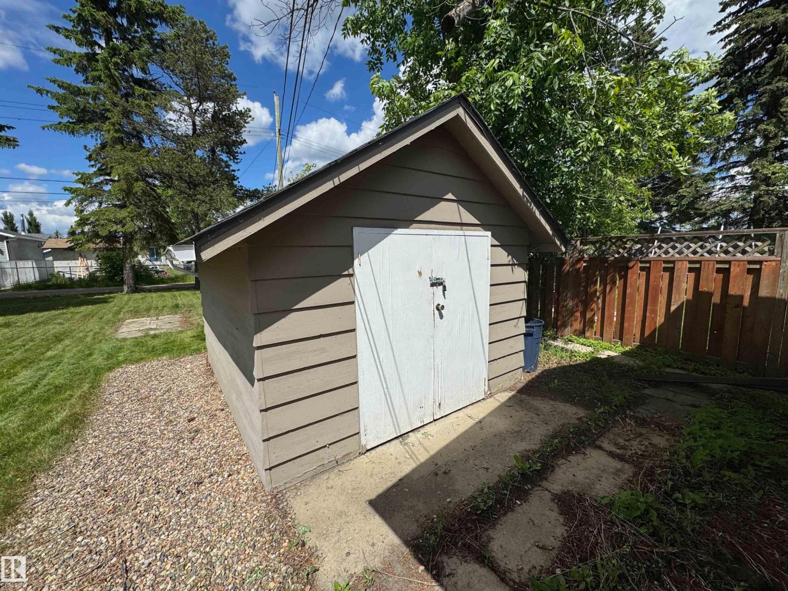 5114 44 AV — photo 24