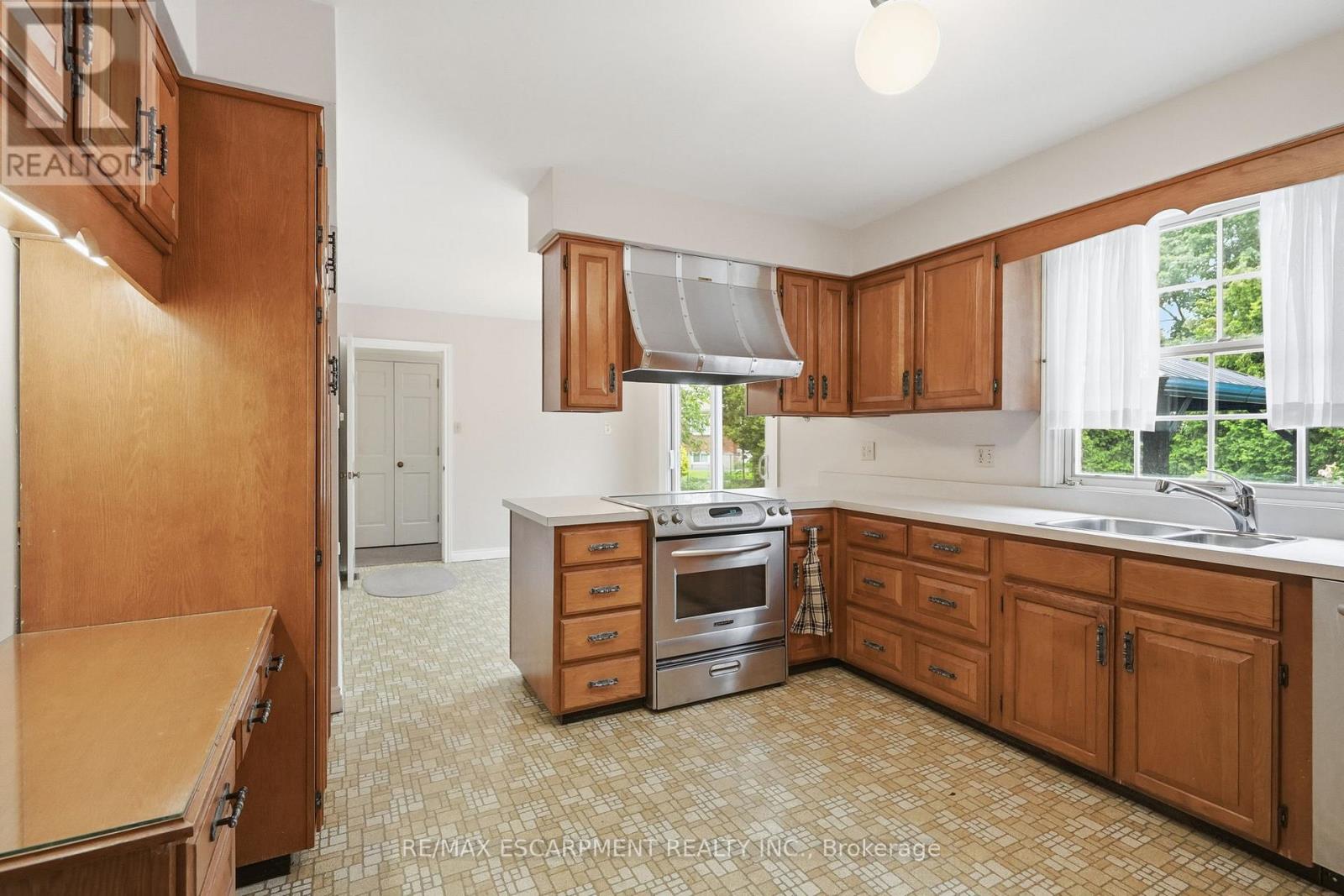 19 VERDUN COURT - 13