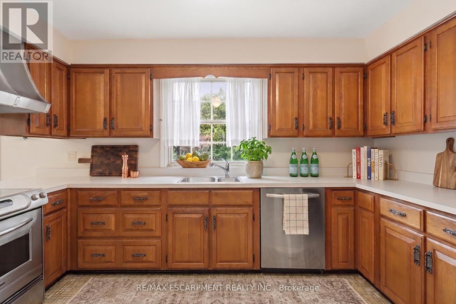 19 VERDUN COURT - 14