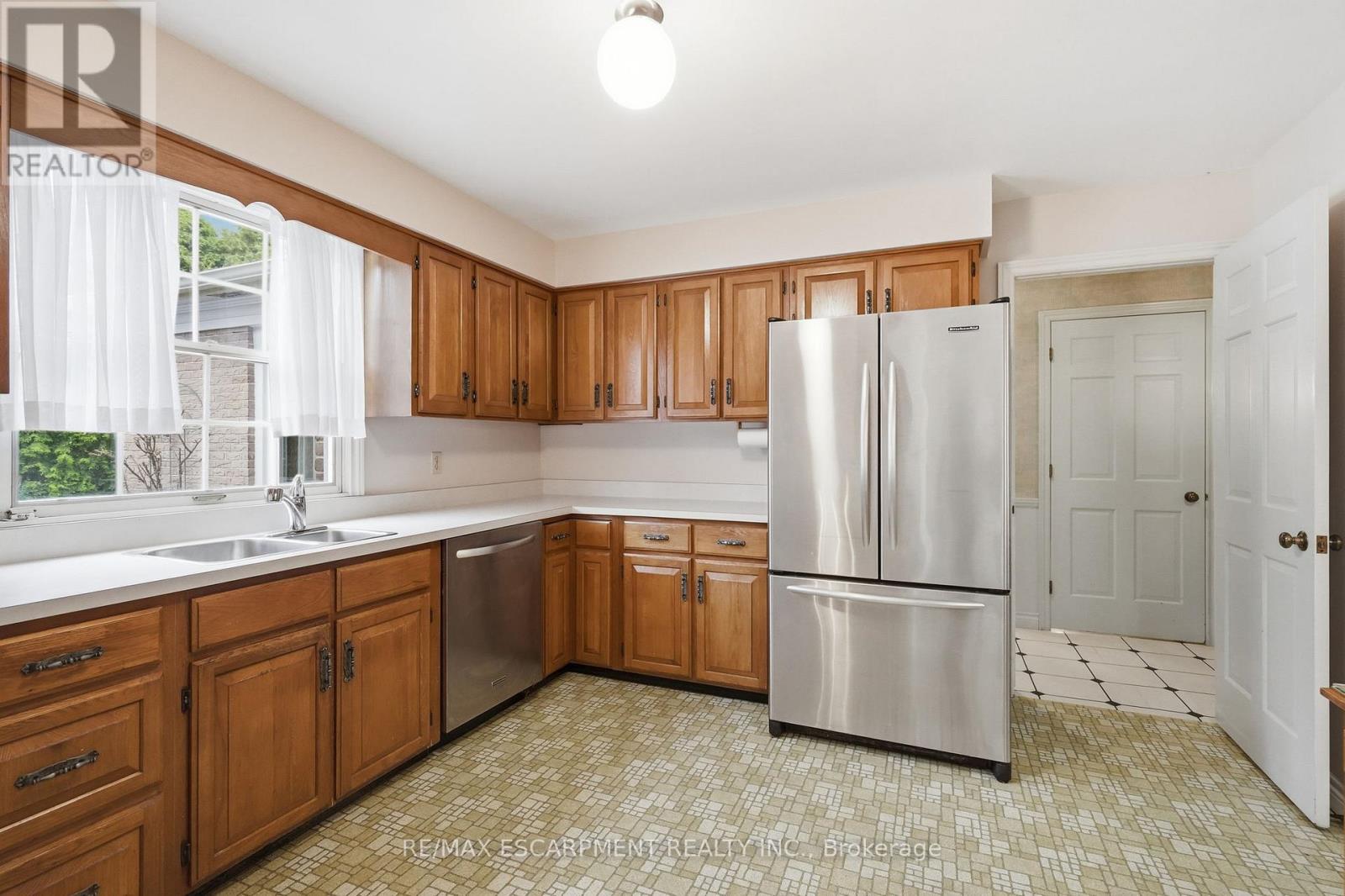 19 VERDUN COURT - 16