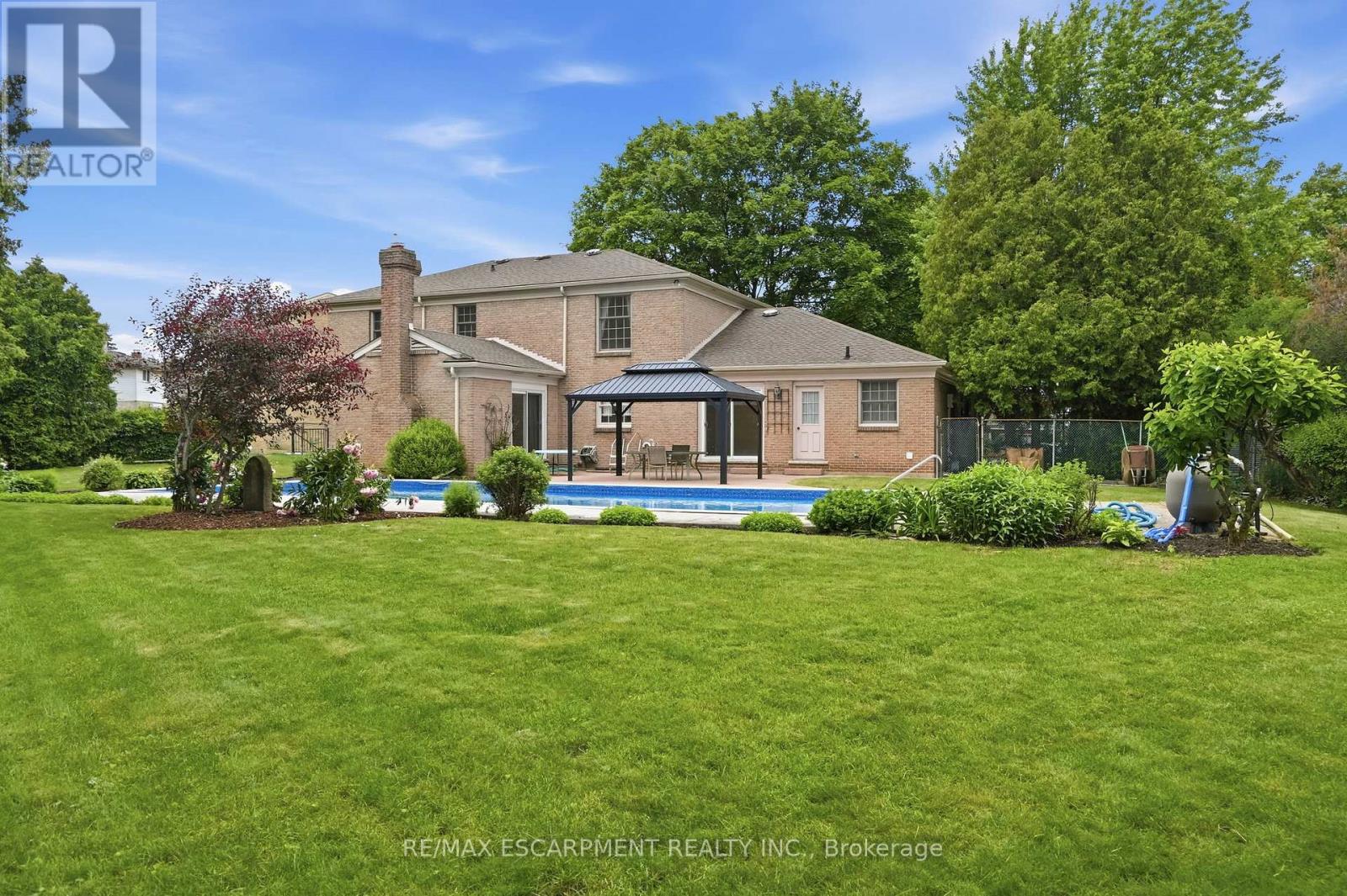 19 VERDUN COURT - 8