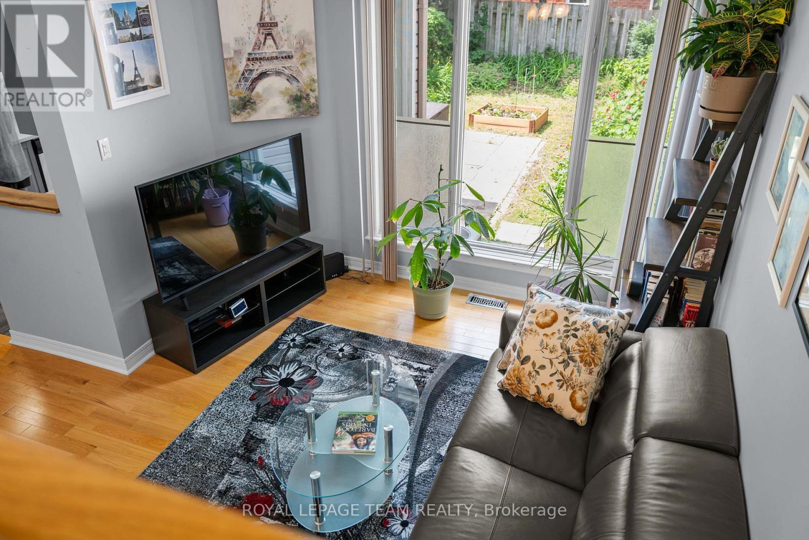 3 Bed, 2 Bath House for Sale in Ottawa – 193 THORNBURY CRESCENT, Ottawa – MLS# X13469698 - Image 12