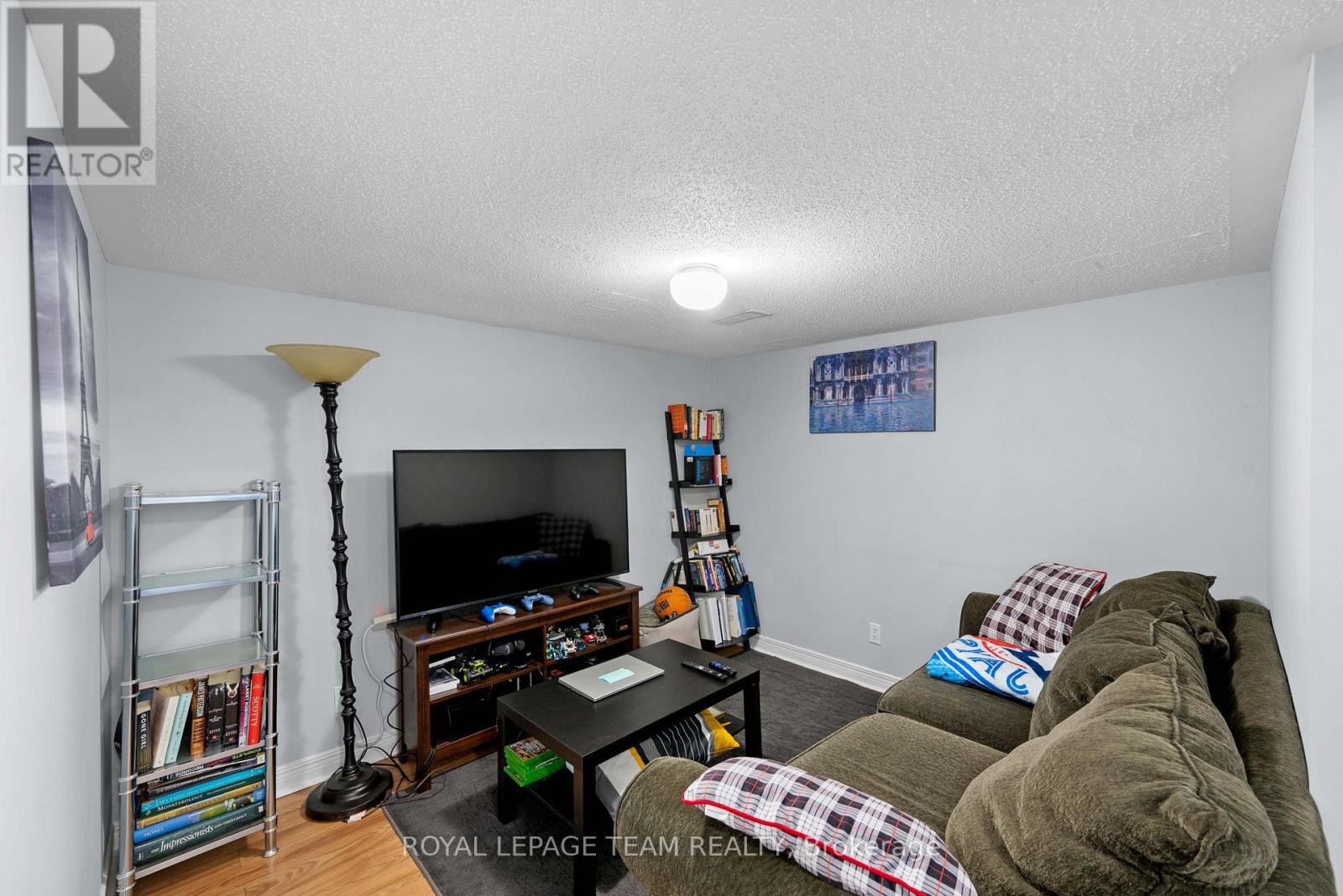 3 Bed, 2 Bath House for Sale in Ottawa – 193 THORNBURY CRESCENT, Ottawa – MLS# X13469698 - Image 34