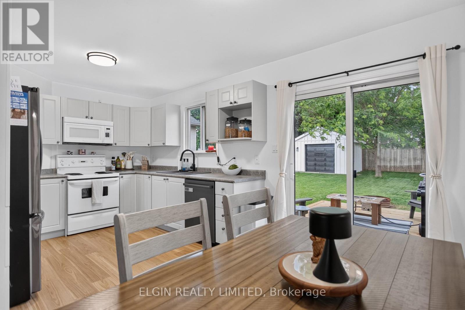 27 COOK CRESCENT - 13