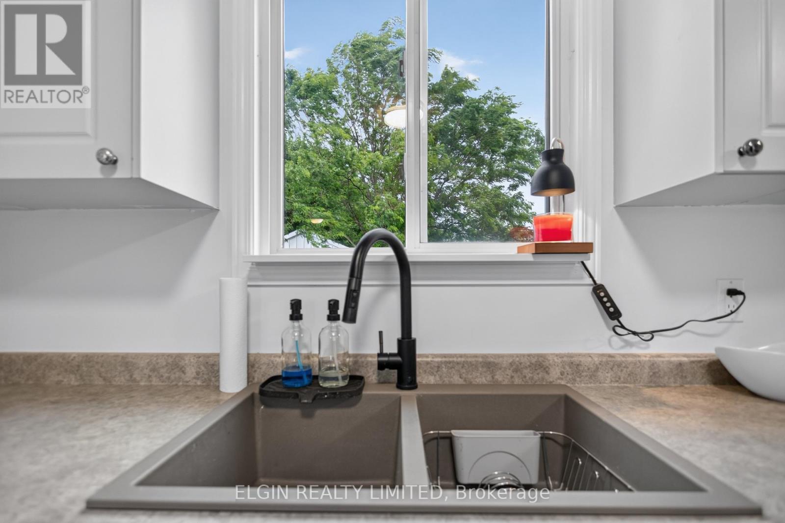 27 COOK CRESCENT - 16