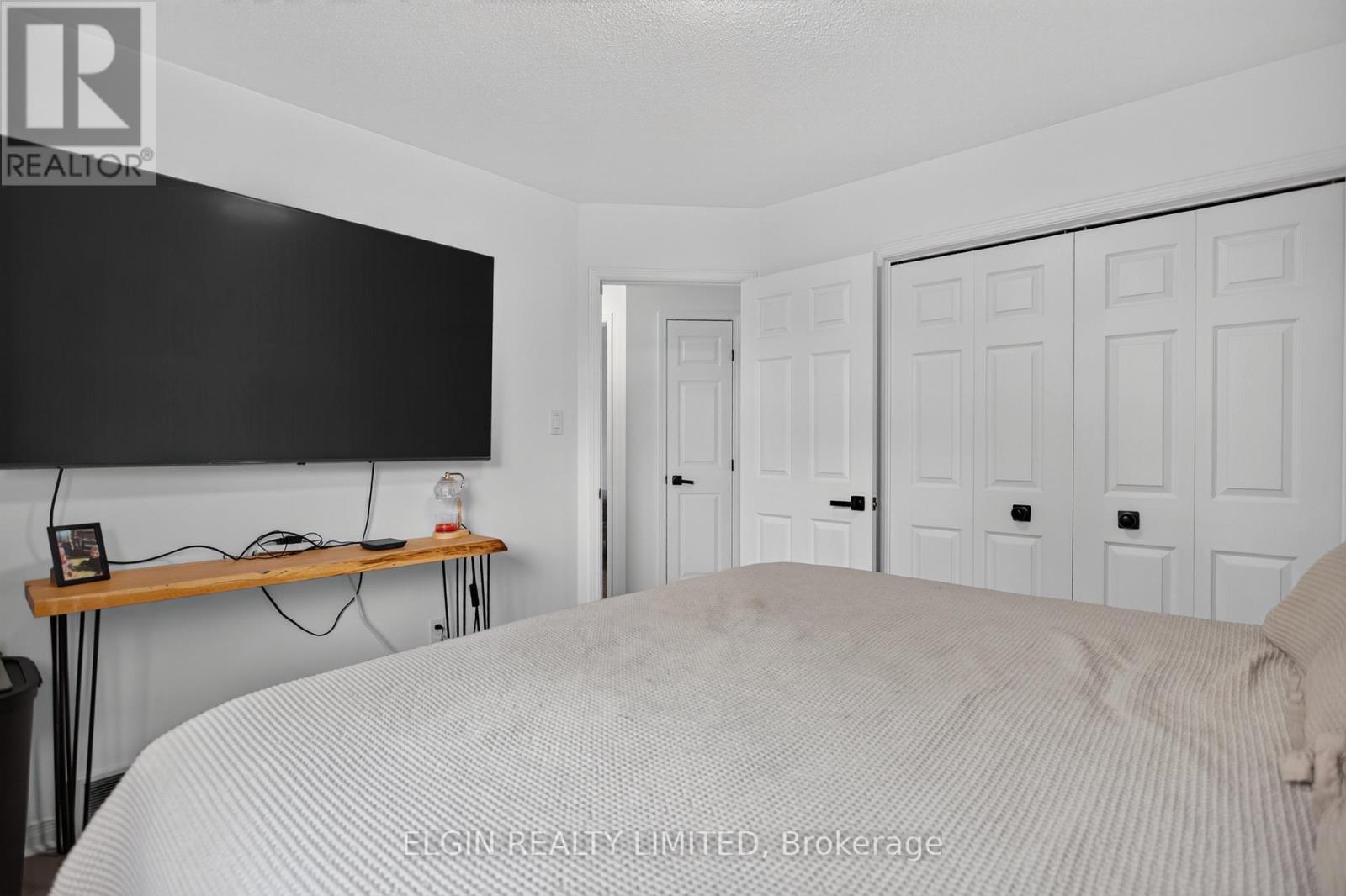 27 COOK CRESCENT - 24