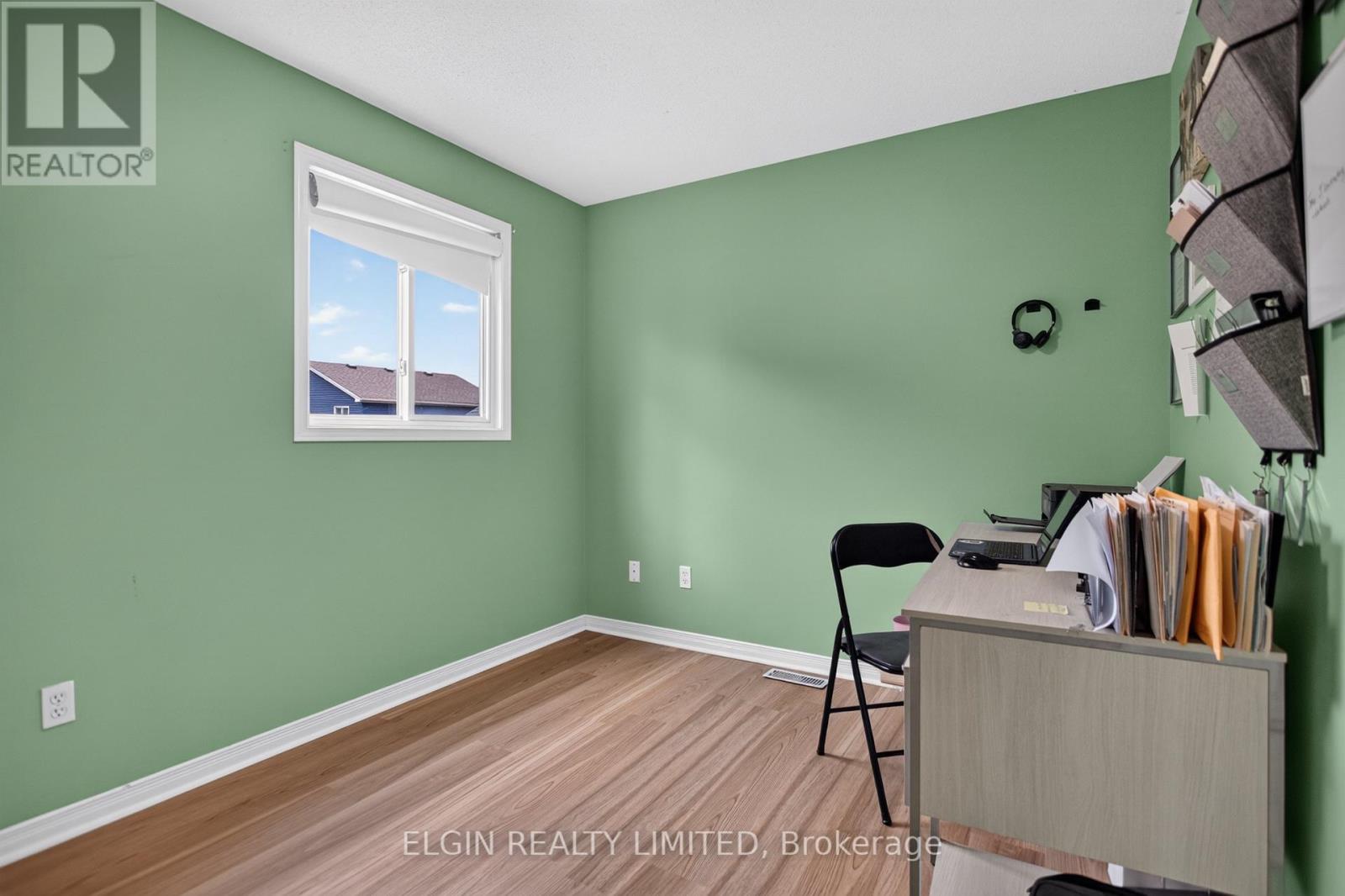 27 COOK CRESCENT - 25