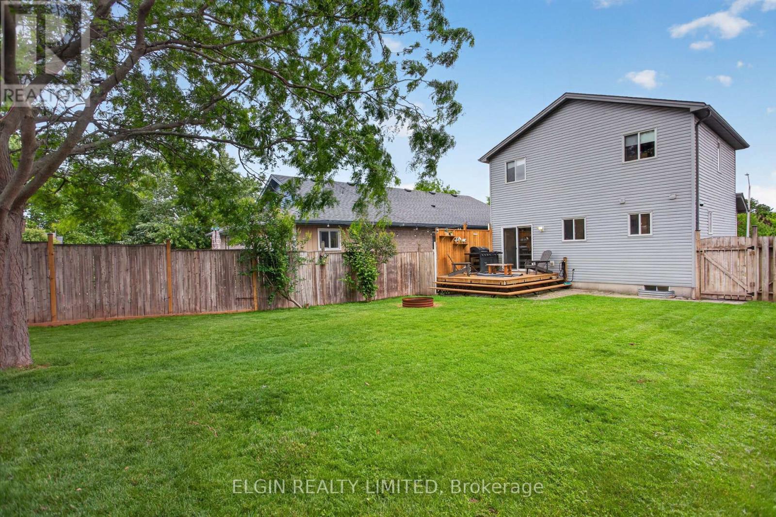 27 COOK CRESCENT - 37