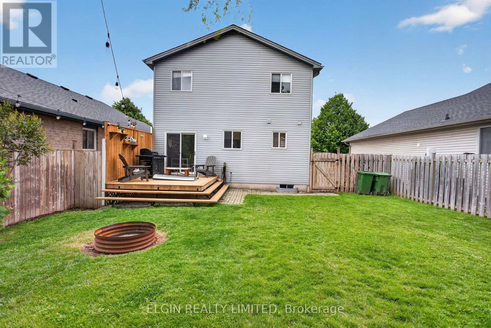 27 COOK CRESCENT - 40