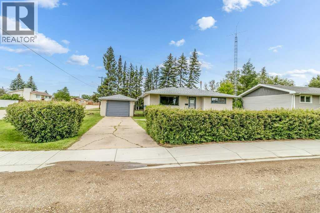 4638 50 Avenue - photo 2