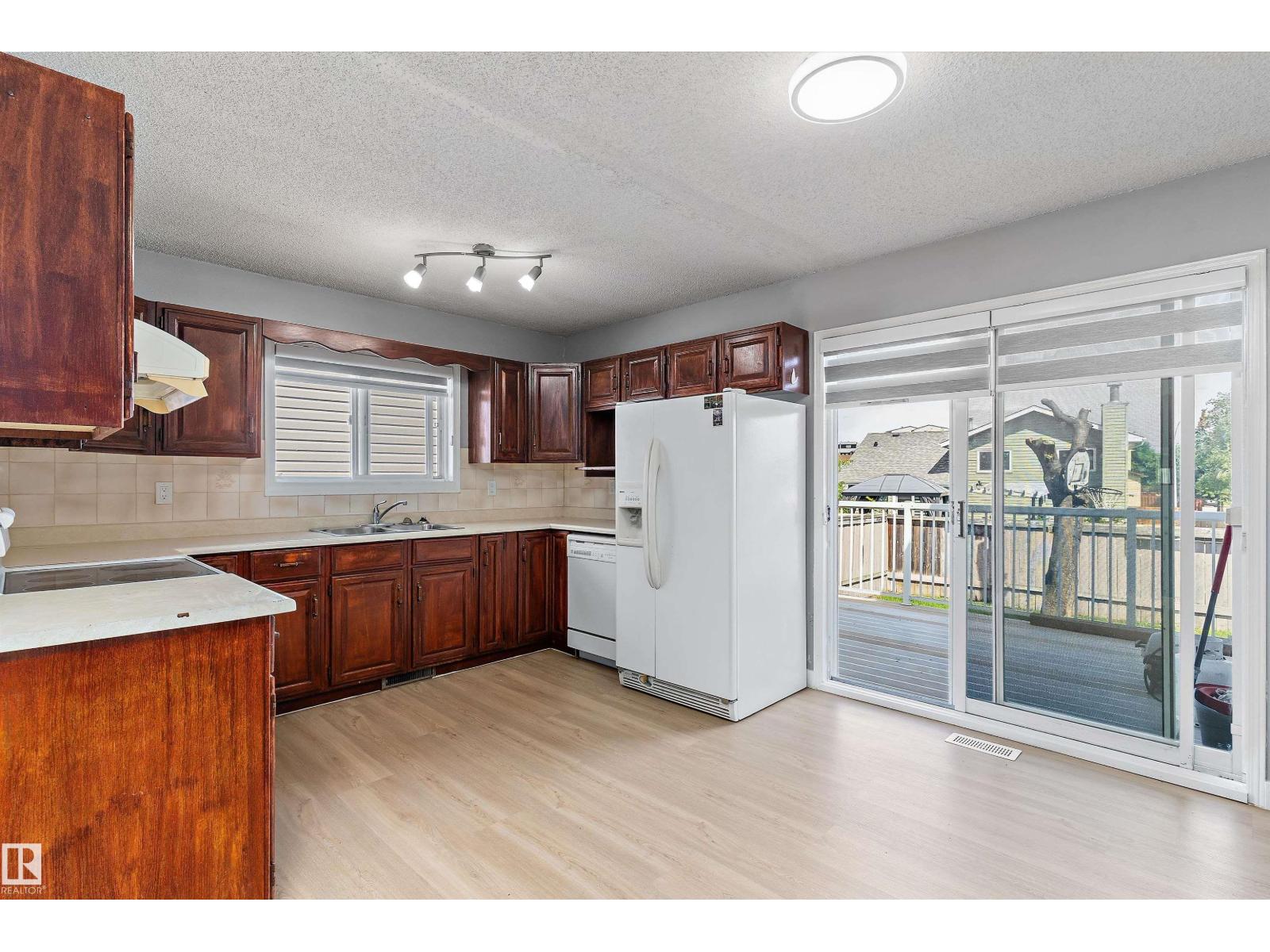 14707 33 ST NW - 14